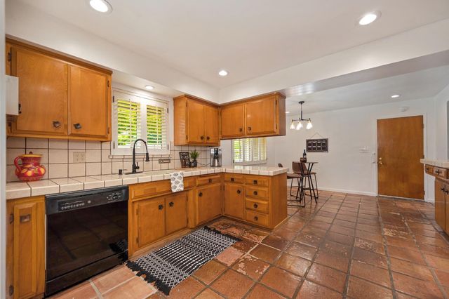 1451 McClaren Dr, Carmichael, CA 95608