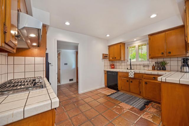 1451 McClaren Dr, Carmichael, CA 95608