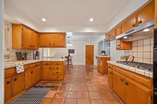 1451 McClaren Dr, Carmichael, CA 95608