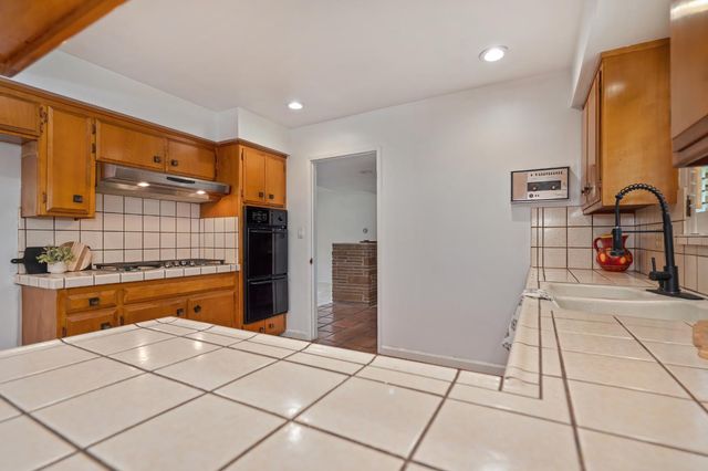 1451 McClaren Dr, Carmichael, CA 95608