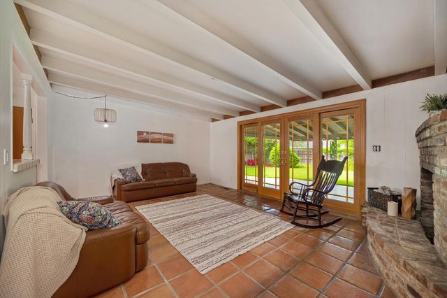 1451 McClaren Dr, Carmichael, CA 95608