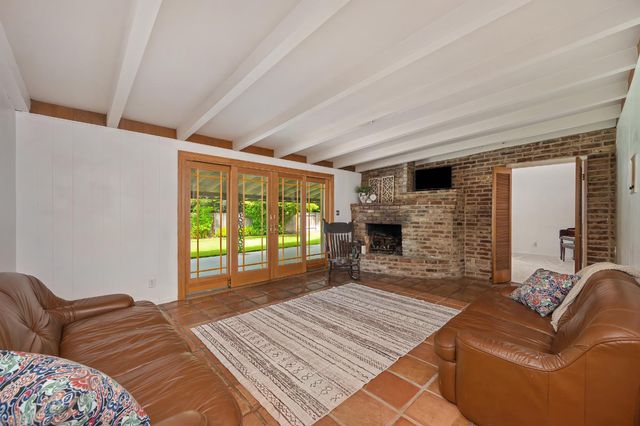 1451 McClaren Dr, Carmichael, CA 95608