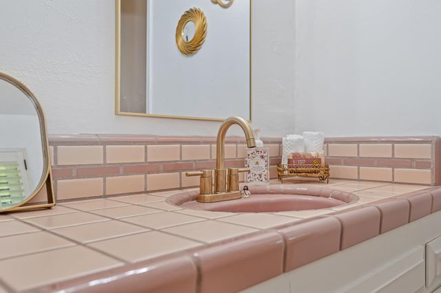 1451 McClaren Dr, Carmichael, CA 95608