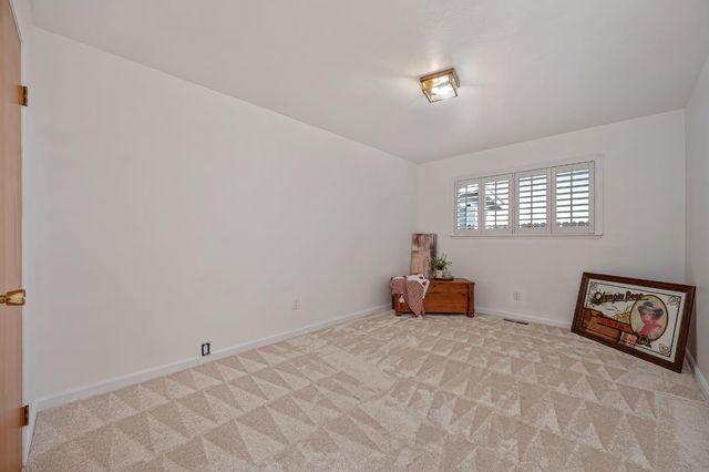 1451 McClaren Dr, Carmichael, CA 95608