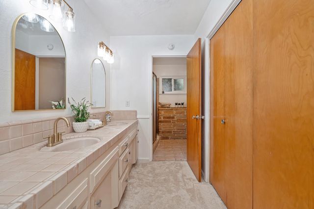 1451 McClaren Dr, Carmichael, CA 95608