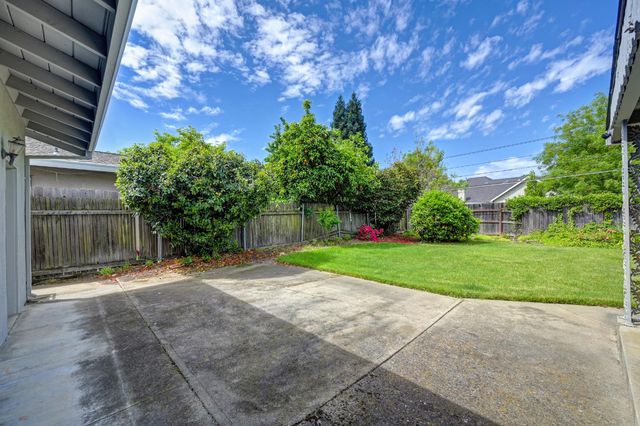 1451 McClaren Dr, Carmichael, CA 95608