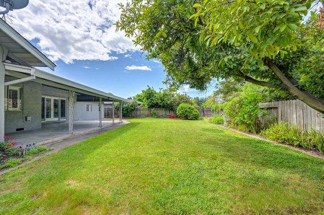 1451 McClaren Dr, Carmichael, CA 95608