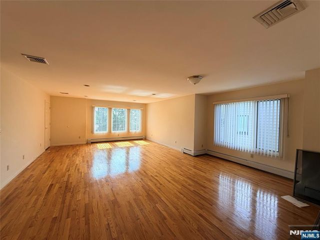 843 Pleasantview Terrace 2, Ridgefield, NJ 07657