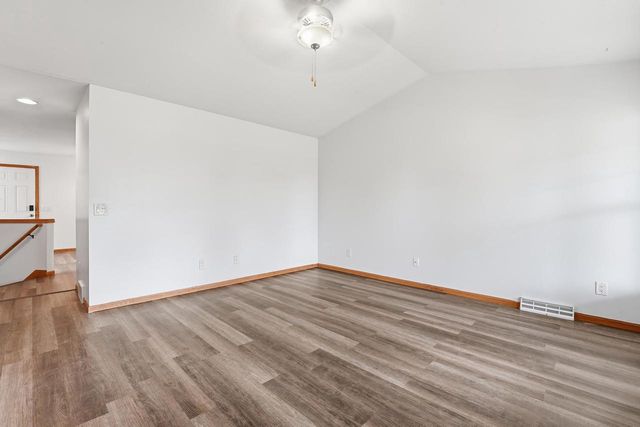 137 Covington Cove Circle, Deerfield, WI 53531