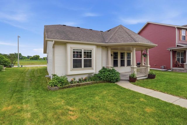 137 Covington Cove Circle, Deerfield, WI 53531