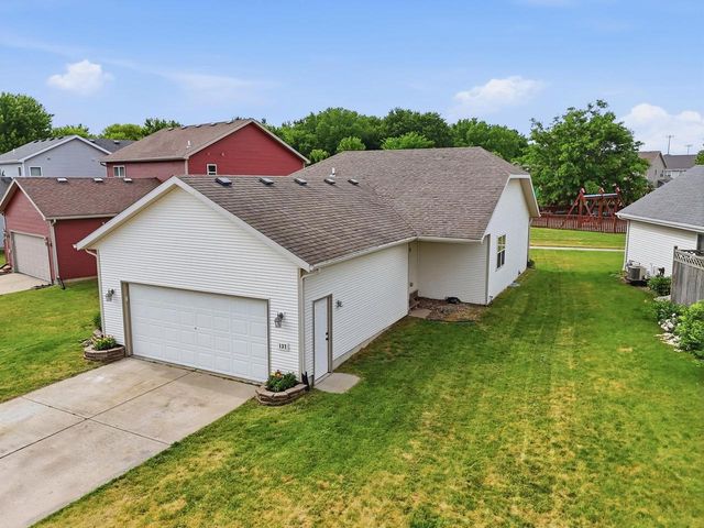 137 Covington Cove Circle, Deerfield, WI 53531