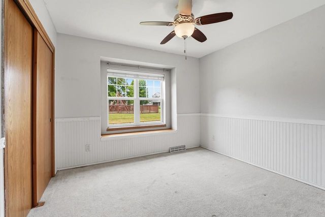 137 Covington Cove Circle, Deerfield, WI 53531