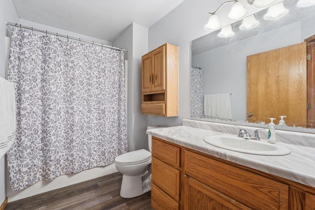 137 Covington Cove Circle, Deerfield, WI 53531