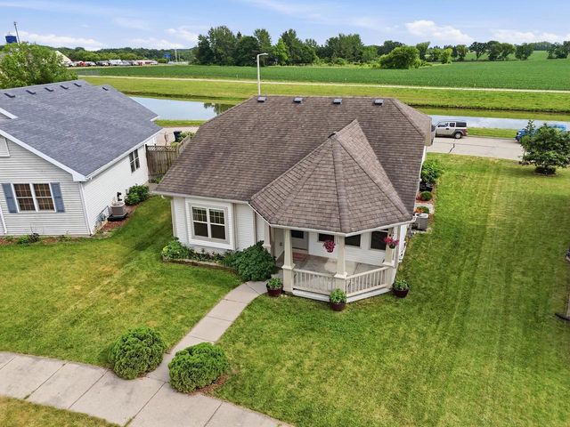 137 Covington Cove Circle, Deerfield, WI 53531