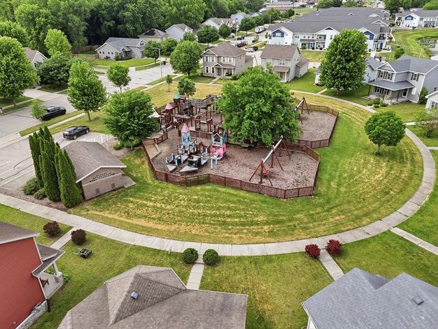 137 Covington Cove Circle, Deerfield, WI 53531