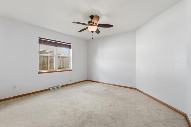 137 Covington Cove Circle, Deerfield, WI 53531