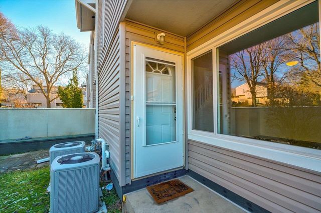 521 East Bluff, Madison, WI 53704