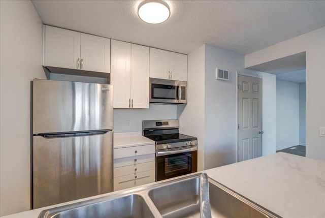 521 East Bluff, Madison, WI 53704