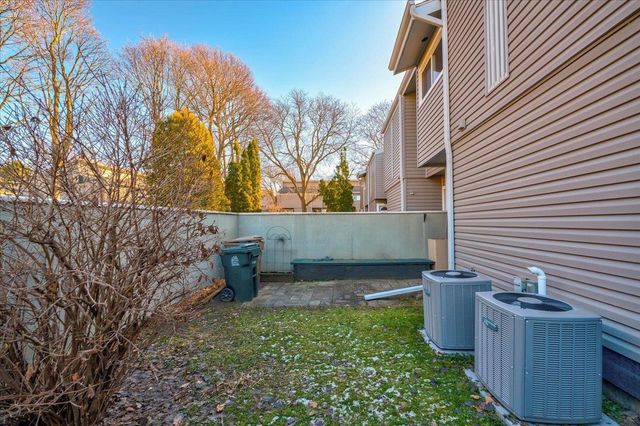 521 East Bluff, Madison, WI 53704