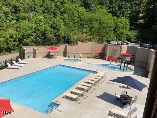 1111 Towering Oaks Dr Drive, Sevierville, TN 37876