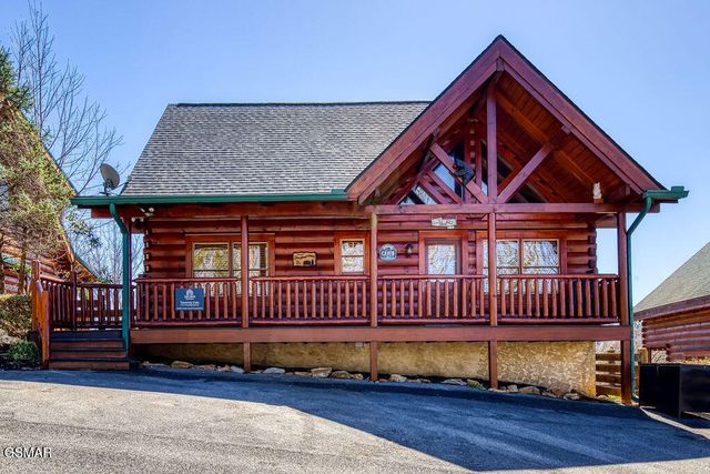 1111 Towering Oaks Dr Drive, Sevierville, TN 37876