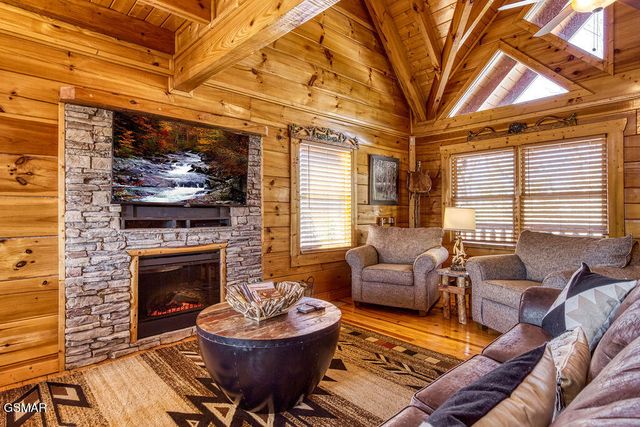 1111 Towering Oaks Dr Drive, Sevierville, TN 37876