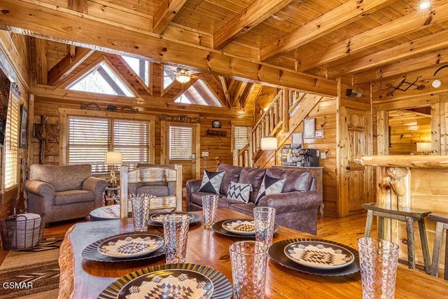 1111 Towering Oaks Dr Drive, Sevierville, TN 37876