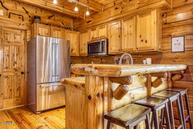 1111 Towering Oaks Dr Drive, Sevierville, TN 37876