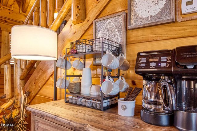 1111 Towering Oaks Dr Drive, Sevierville, TN 37876