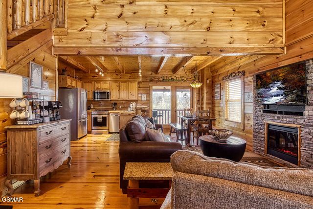 1111 Towering Oaks Dr Drive, Sevierville, TN 37876