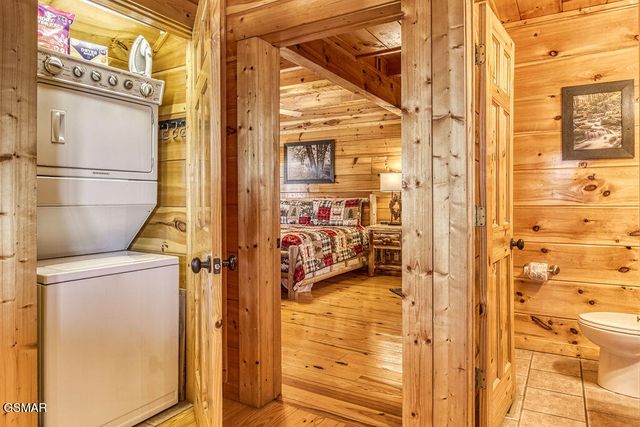 1111 Towering Oaks Dr Drive, Sevierville, TN 37876