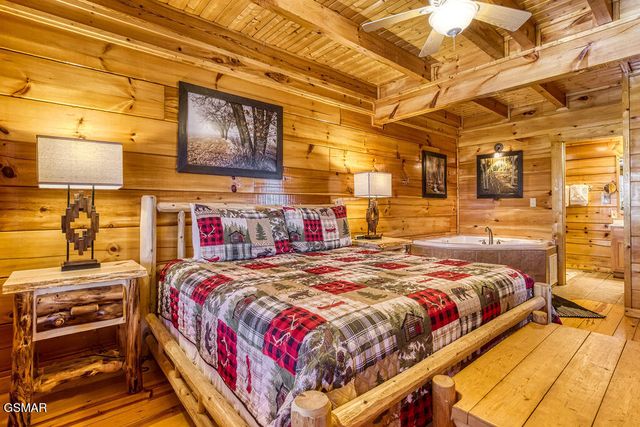 1111 Towering Oaks Dr Drive, Sevierville, TN 37876