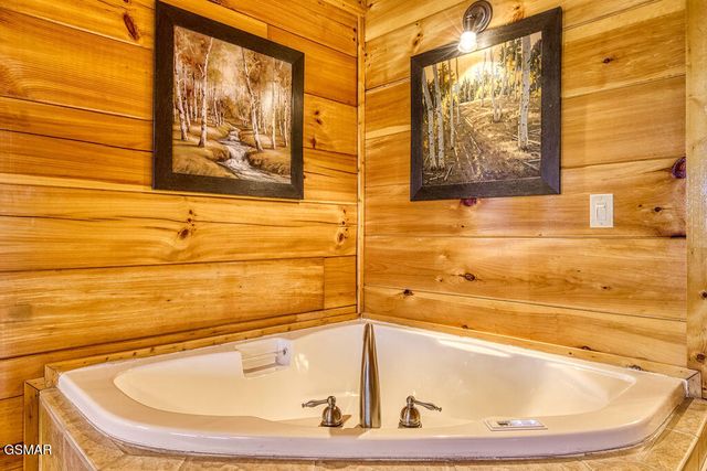 1111 Towering Oaks Dr Drive, Sevierville, TN 37876