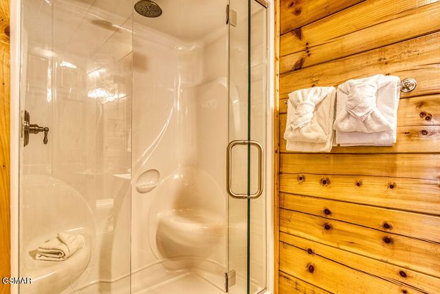 1111 Towering Oaks Dr Drive, Sevierville, TN 37876