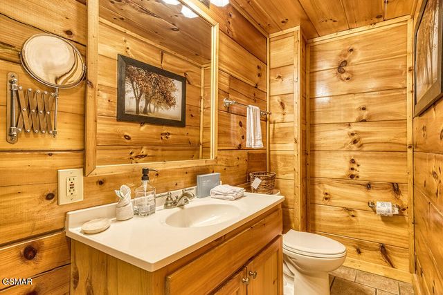 1111 Towering Oaks Dr Drive, Sevierville, TN 37876