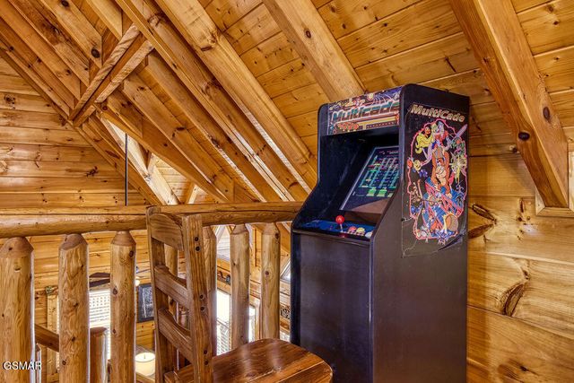 1111 Towering Oaks Dr Drive, Sevierville, TN 37876