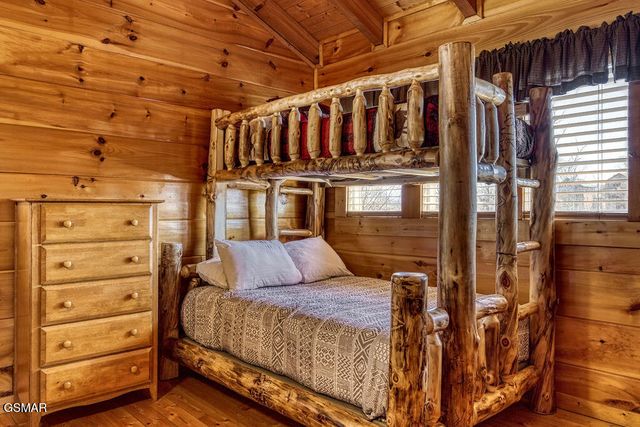 1111 Towering Oaks Dr Drive, Sevierville, TN 37876