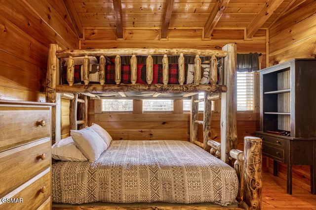 1111 Towering Oaks Dr Drive, Sevierville, TN 37876