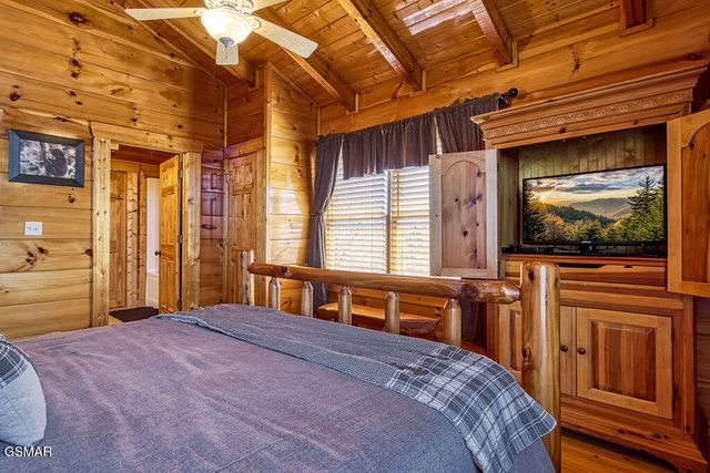 1111 Towering Oaks Dr Drive, Sevierville, TN 37876