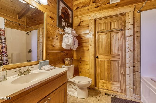 1111 Towering Oaks Dr Drive, Sevierville, TN 37876