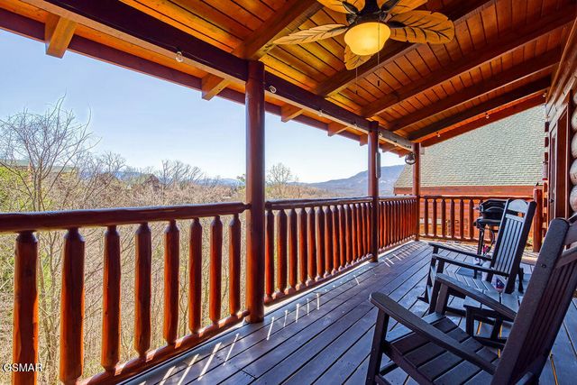1111 Towering Oaks Dr Drive, Sevierville, TN 37876