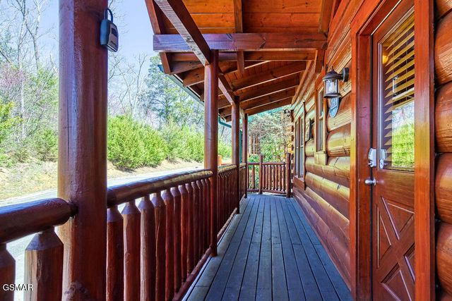 1111 Towering Oaks Dr Drive, Sevierville, TN 37876