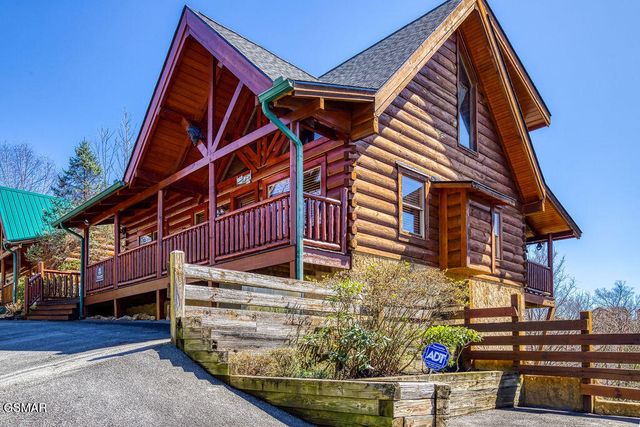 1111 Towering Oaks Dr Drive, Sevierville, TN 37876