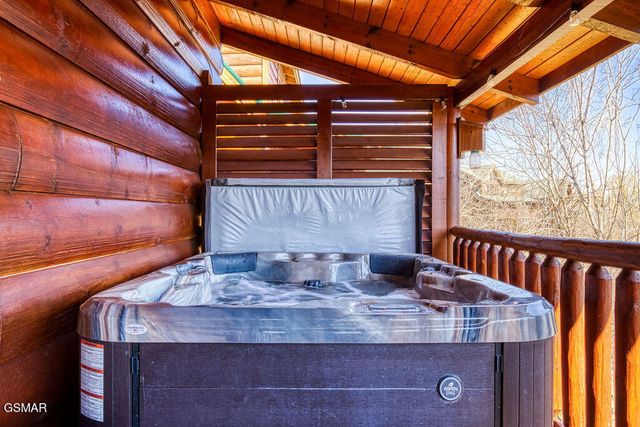 1111 Towering Oaks Dr Drive, Sevierville, TN 37876