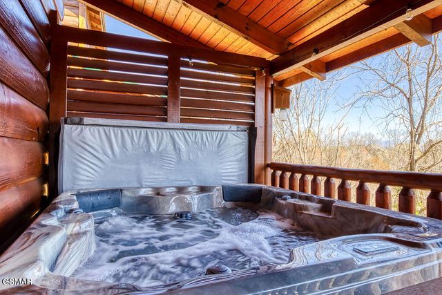 1111 Towering Oaks Dr Drive, Sevierville, TN 37876