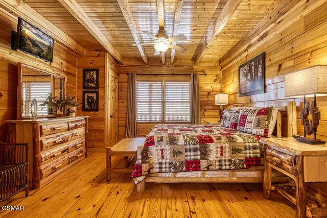 1111 Towering Oaks Dr Drive, Sevierville, TN 37876