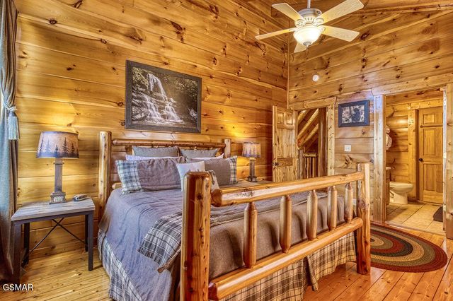 1111 Towering Oaks Dr Drive, Sevierville, TN 37876