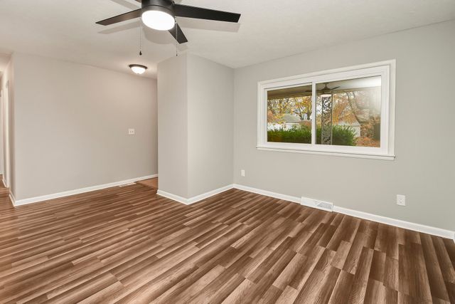 2215 E Sharon Street, Springfield, MO 65803