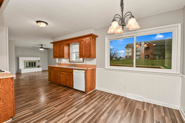 2215 E Sharon Street, Springfield, MO 65803