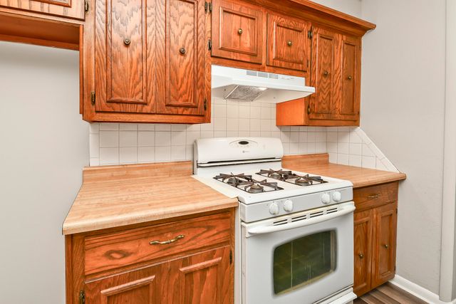 2215 E Sharon Street, Springfield, MO 65803